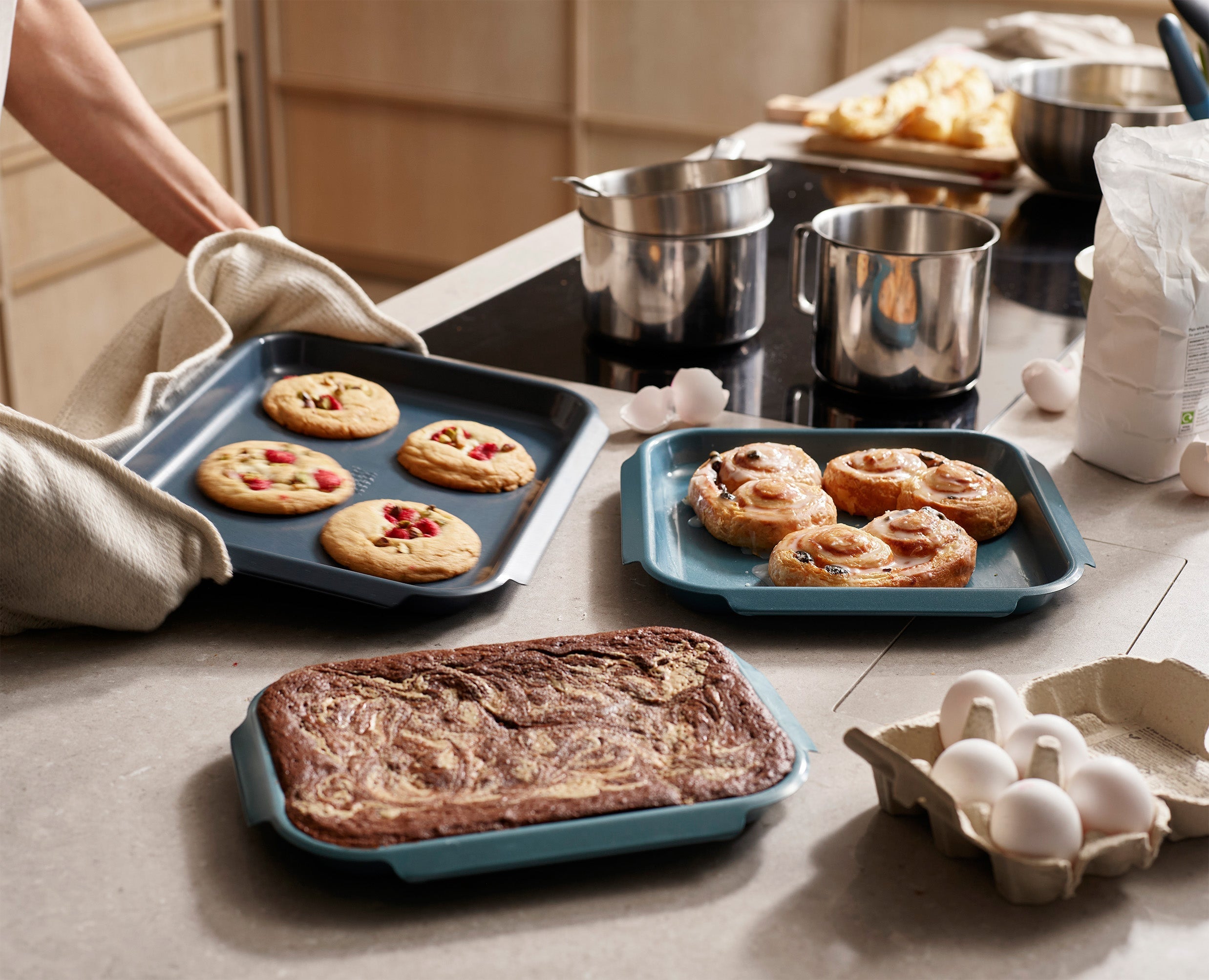 6-piece Nest Non-stick Baking Tray Set