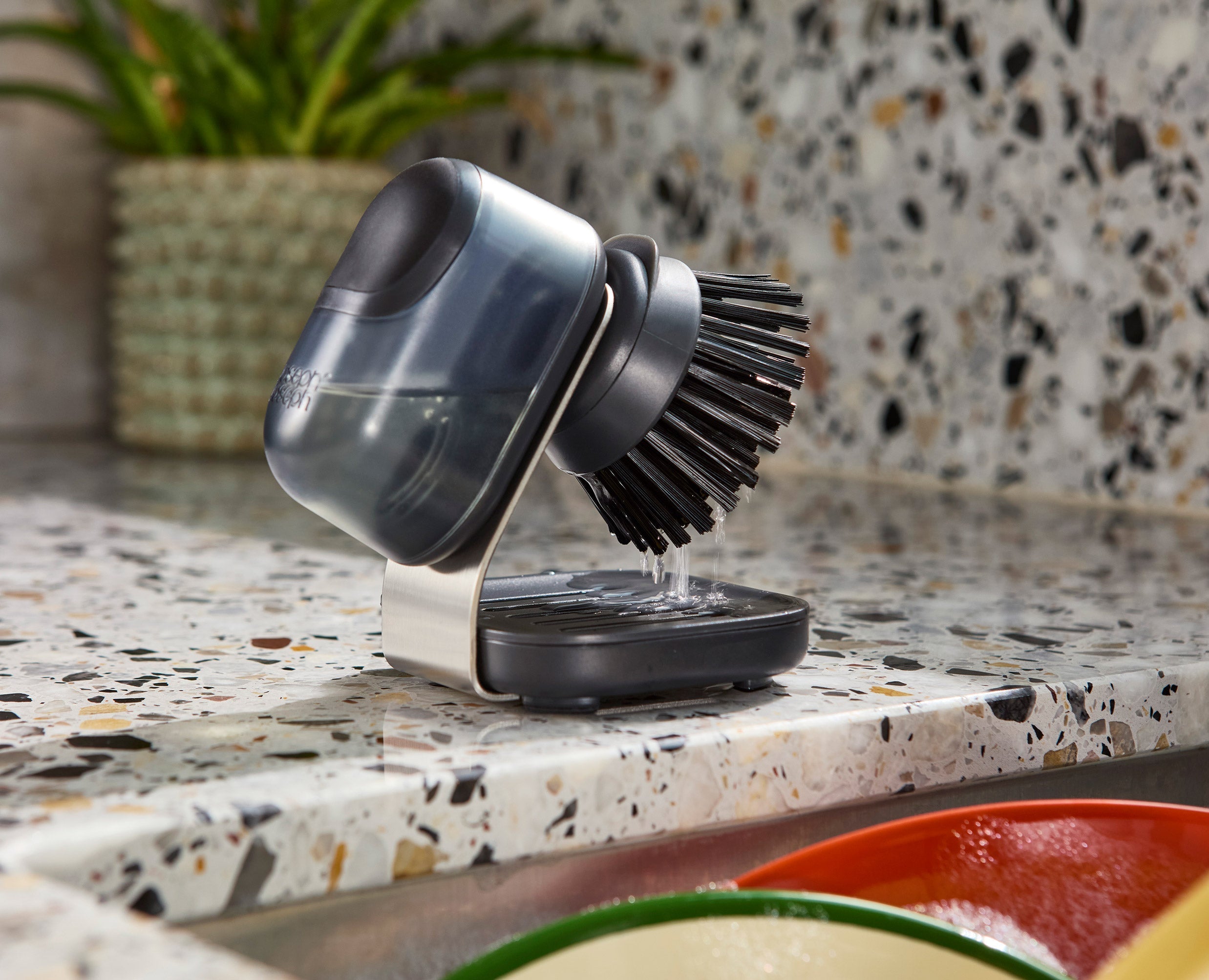 SinkTech™ Compact Soap Dispensing Washing-Up Brush with Steel Stand &amp; Extra Heads