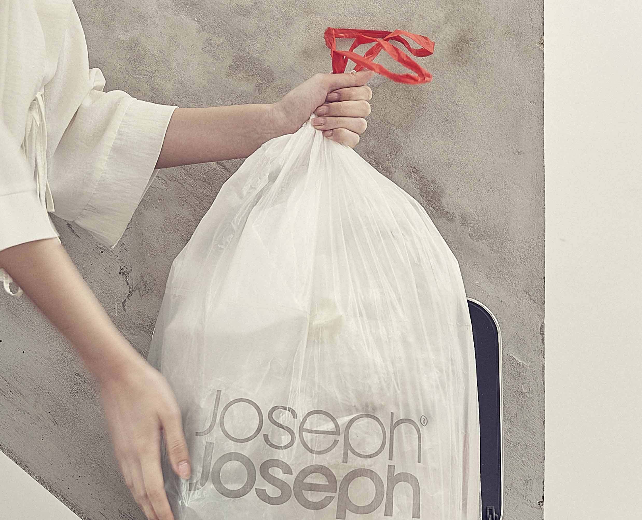 Joseph Joseph IW5 - Sacs poubelles écologique en plastique recyclé, sacs  pour déchets de cuisine avec Fermeture à Poignées coulissantes, très  résistants - 20 sacs, 40 litres, gris : : Cuisine et Maison
